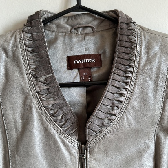 Beautiful leather jacket - Picture 4 of 5